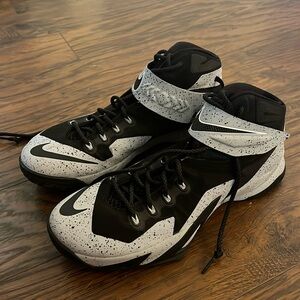 Men’s Nike Basketball Sneaker